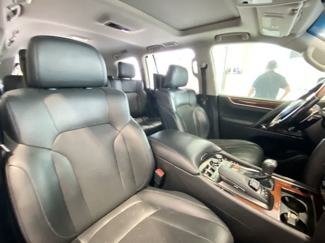2017 Lexus LX 570 - Photo 27