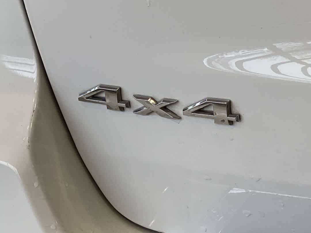 Thumbnail: 2015 Jeep Grand Cherokee - 11