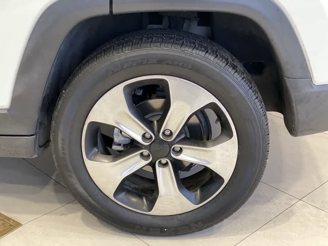 Thumbnail: 2018 Jeep Compass - 13