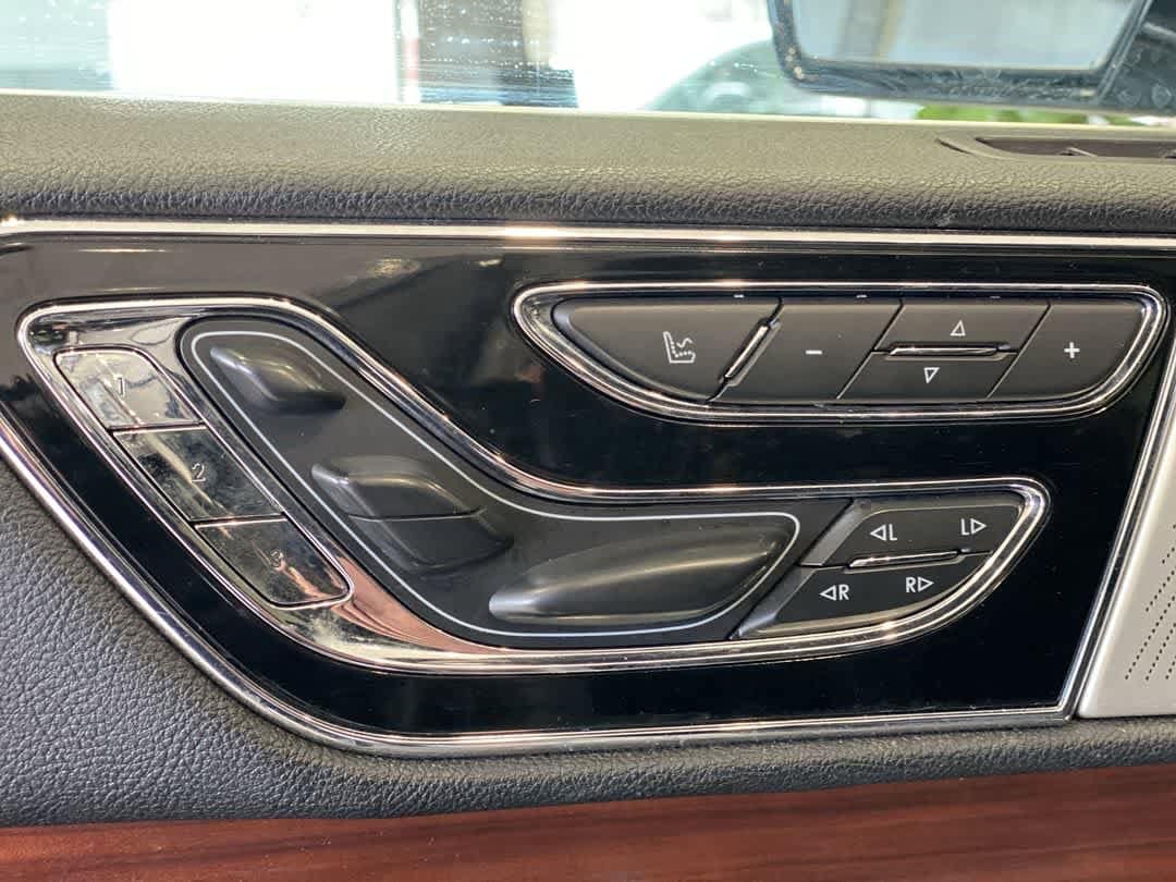 Thumbnail: 2020 Lincoln Navigator L - 15