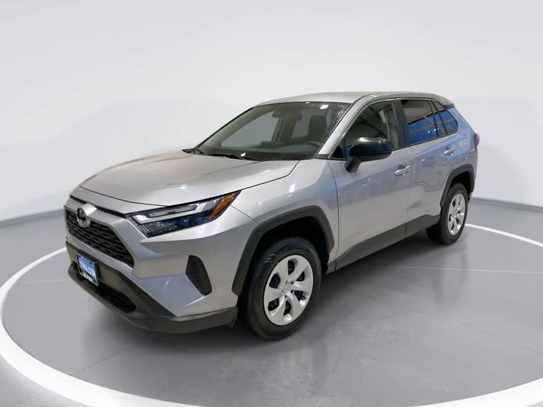 2024 Toyota RAV4 LE's photo