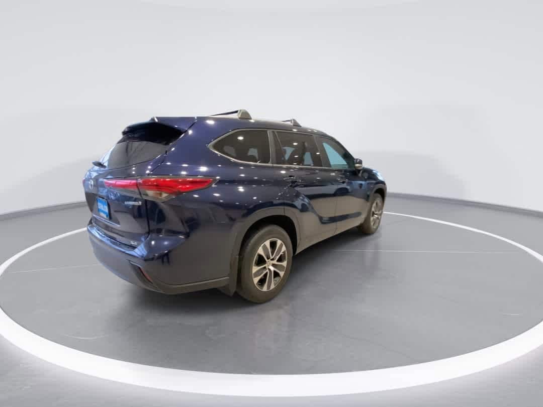 Thumbnail: 2023 Toyota Highlander - 8