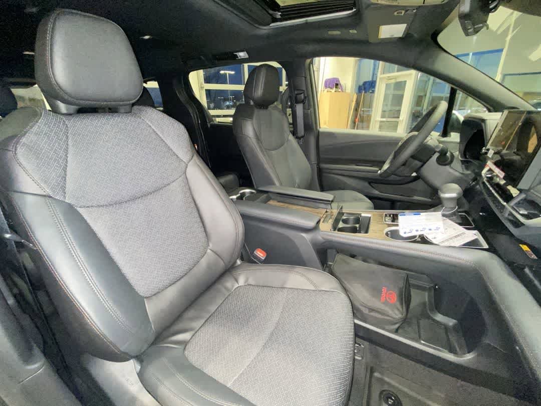 Thumbnail: 2025 Toyota Sienna - 26