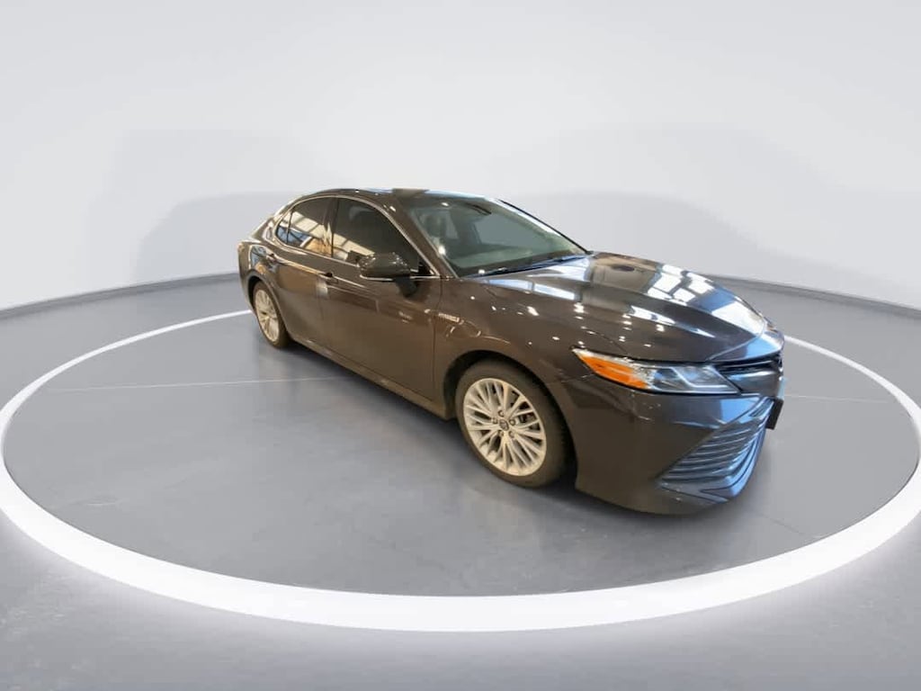 Used 2018 Toyota Camry Hybrid XLE Sedan