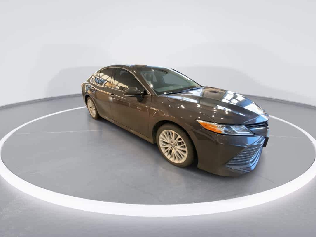 2018 Toyota Camry Hybrid XLE photo 2