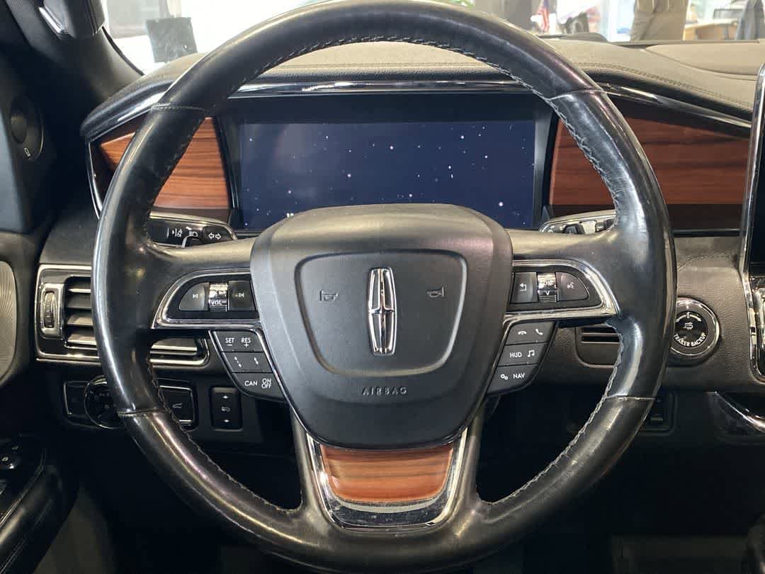 Thumbnail: 2020 Lincoln Navigator L - 17