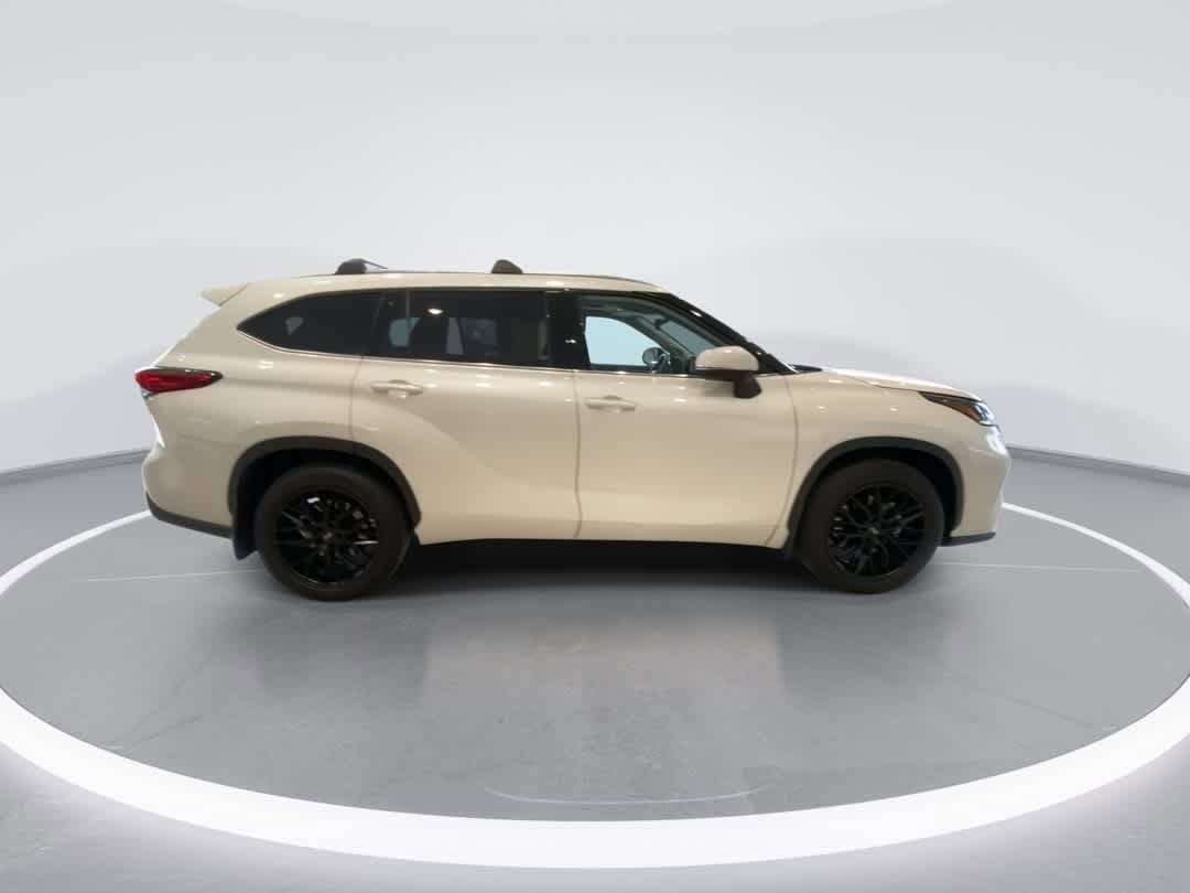 Thumbnail: 2021 Toyota Highlander - 9