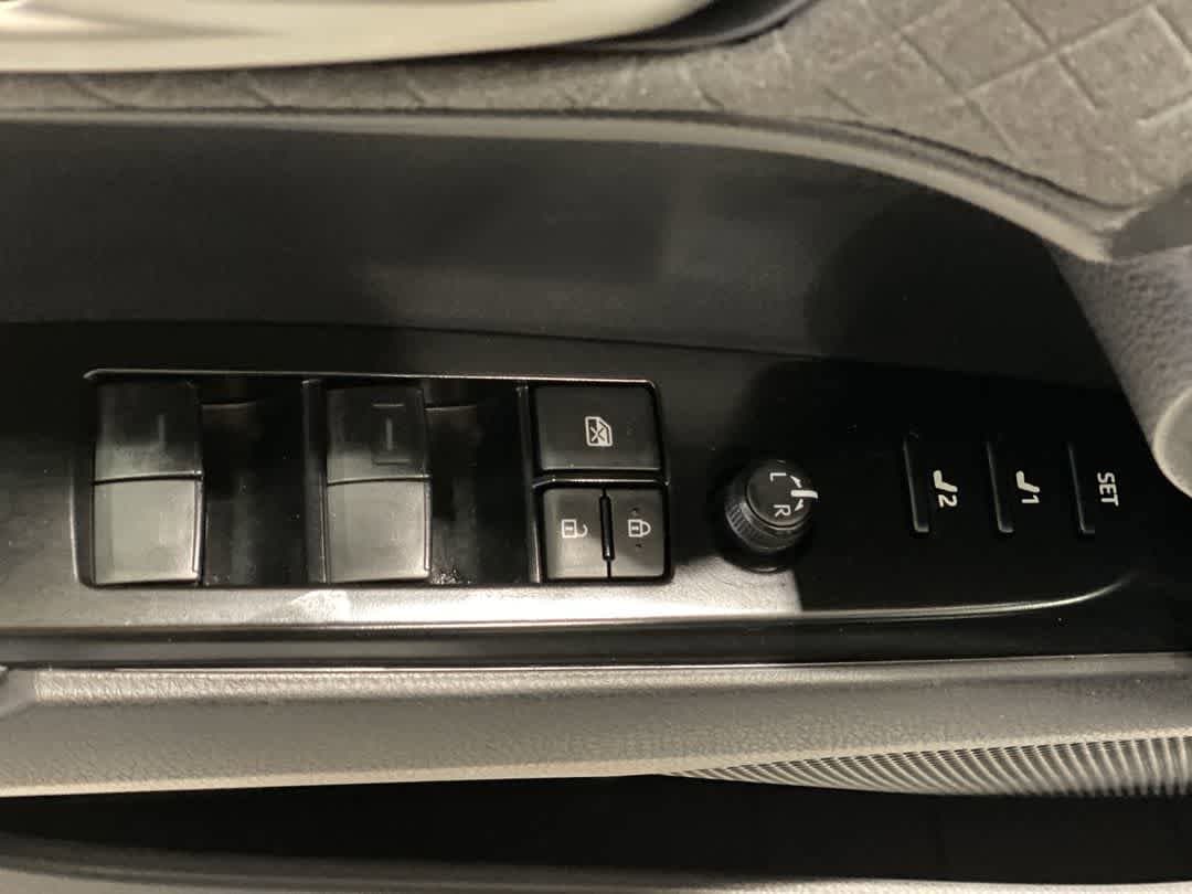 Thumbnail: 2025 Toyota Camry - 16