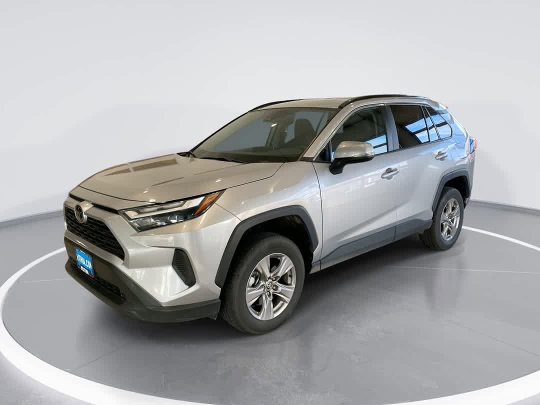 2024 Toyota RAV4 XLE's photo
