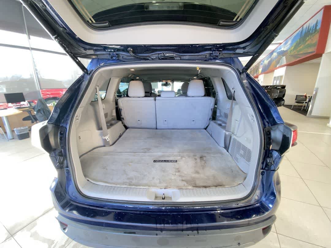 Thumbnail: 2015 Toyota Highlander - 23