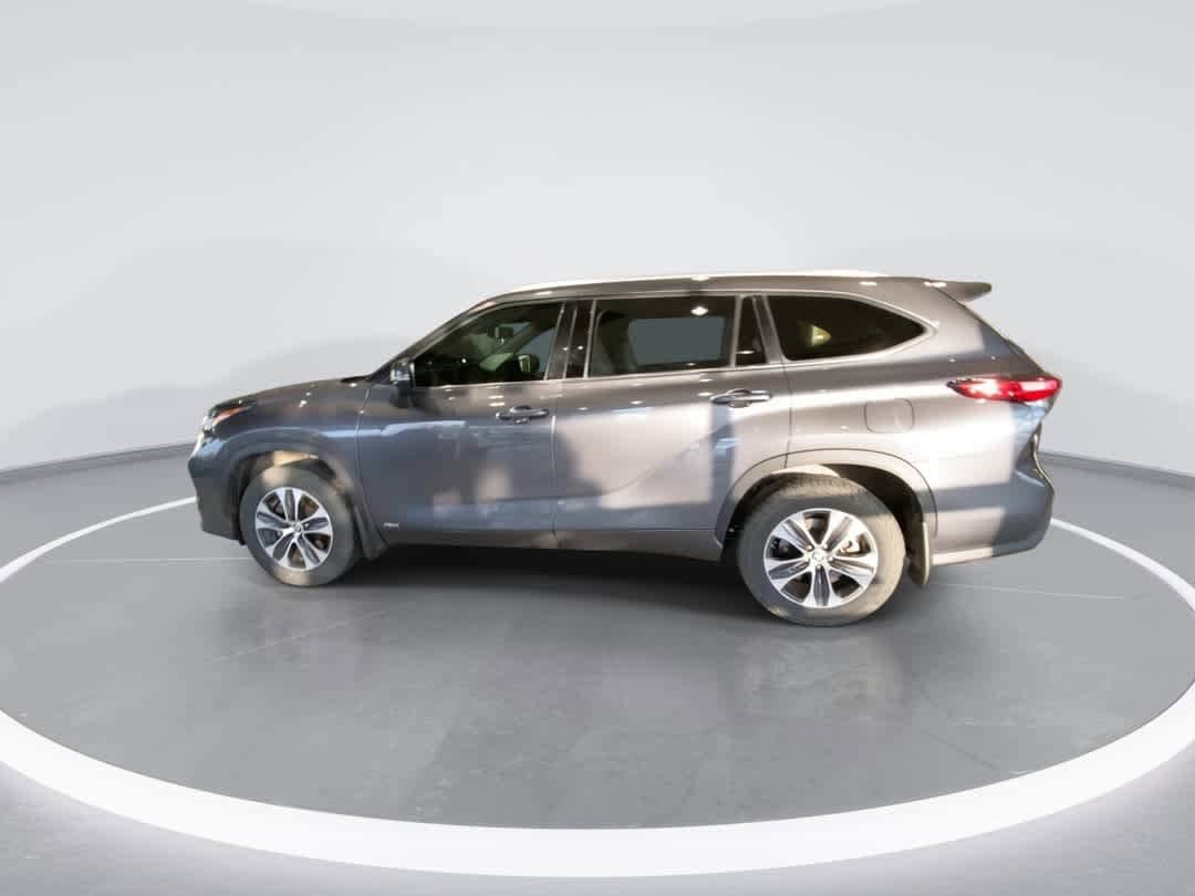 Thumbnail: 2022 Toyota Highlander - 4