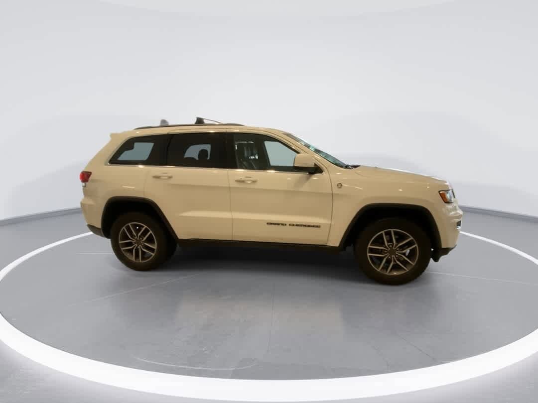 Thumbnail: 2020 Jeep Grand Cherokee - 9