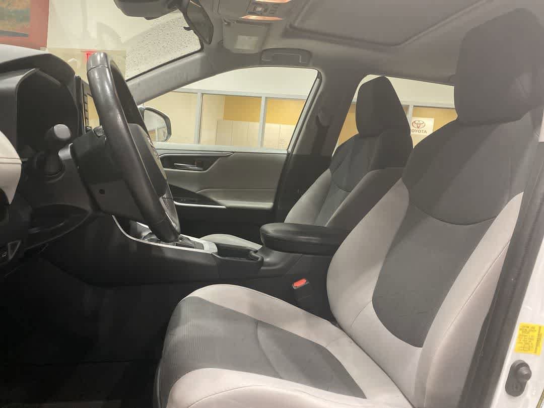 Thumbnail: 2021 Toyota RAV4 - 11