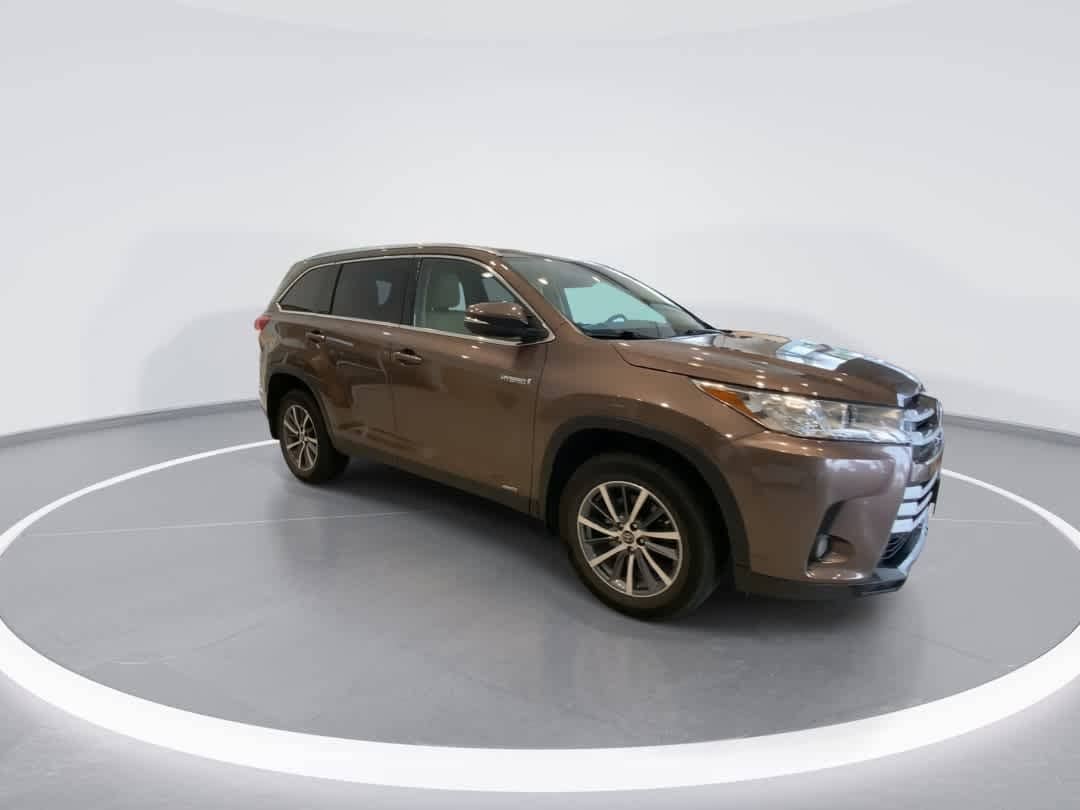 Thumbnail: 2019 Toyota Highlander - 2