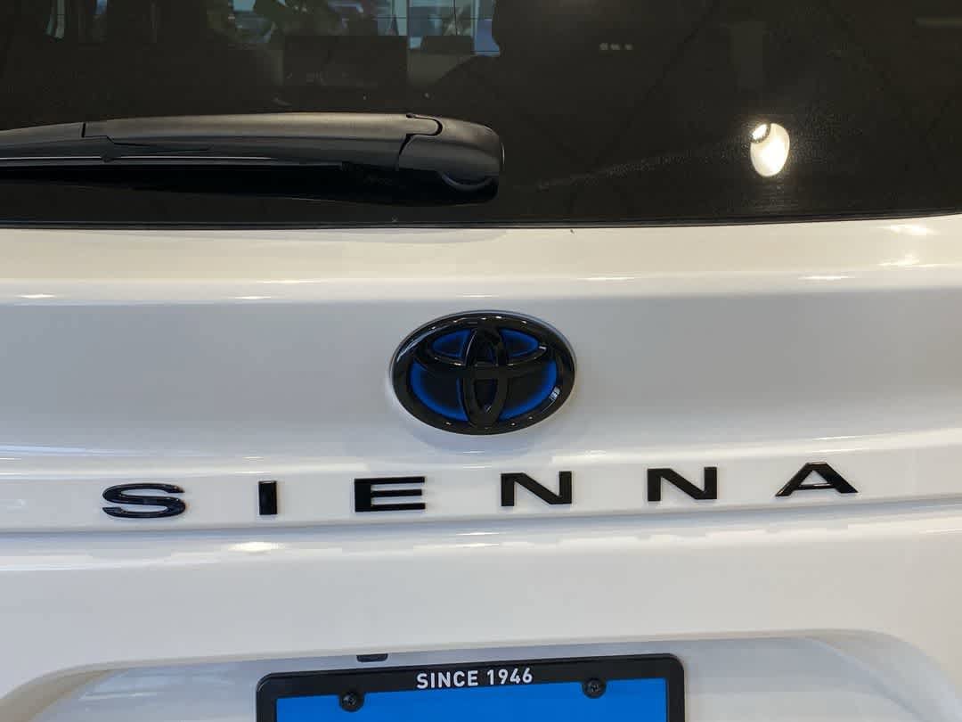 Thumbnail: 2025 Toyota Sienna - 11