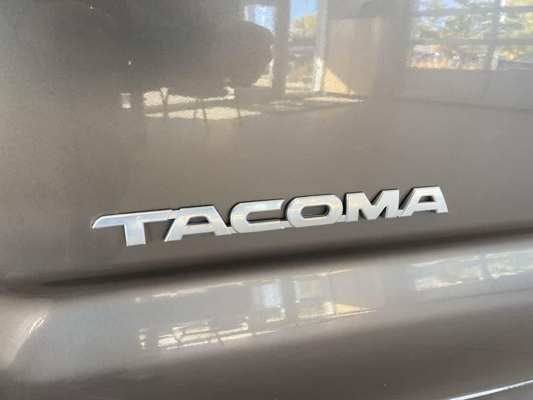 Thumbnail: 2013 Toyota Tacoma - 10