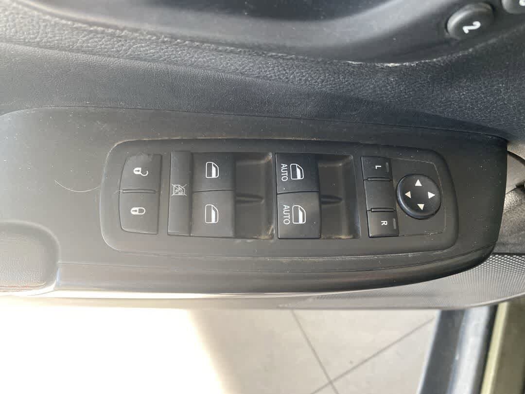 Thumbnail: 2019 Jeep Cherokee - 15