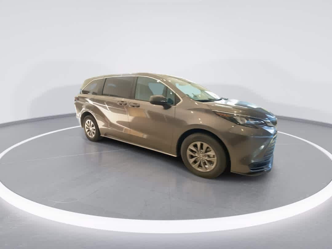 Thumbnail: 2024 Toyota Sienna - 2