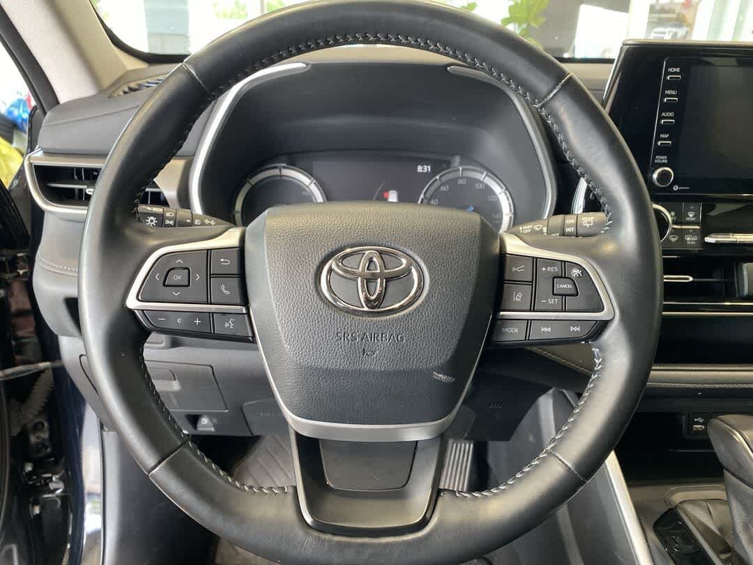 Thumbnail: 2022 Toyota Highlander - 17