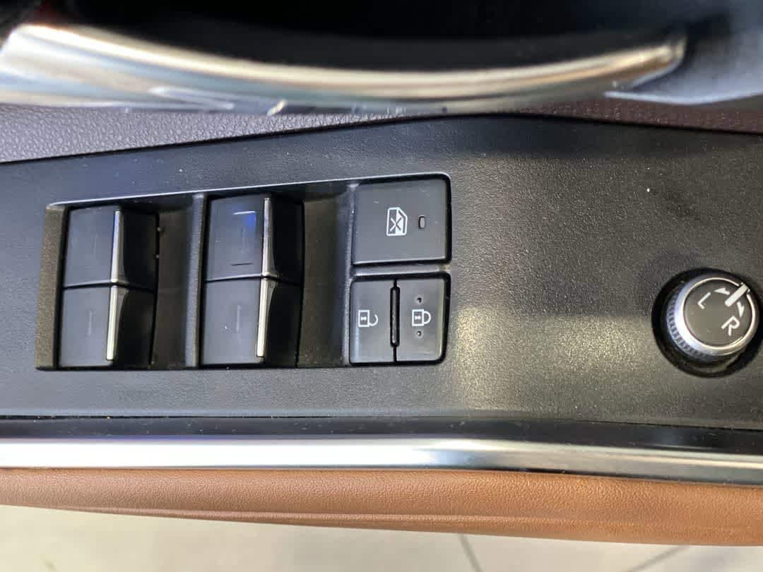 Thumbnail: 2020 Toyota Highlander - 16