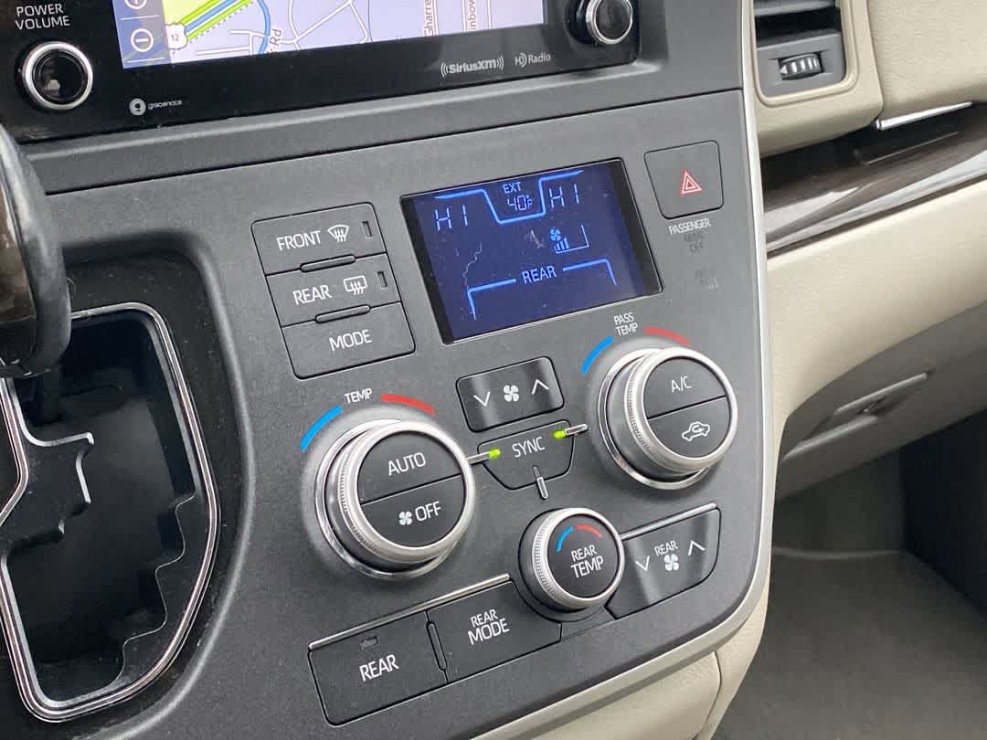 Thumbnail: 2020 Toyota Sienna - 19