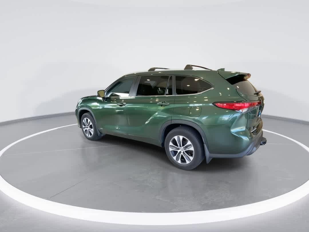 Thumbnail: 2023 Toyota Highlander - 6
