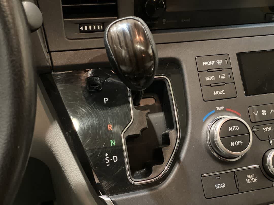 Thumbnail: 2017 Toyota Sienna - 22