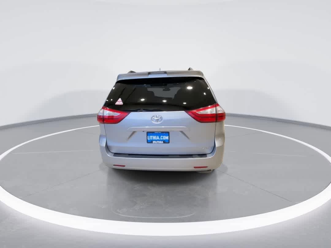 Thumbnail: 2019 Toyota Sienna - 7