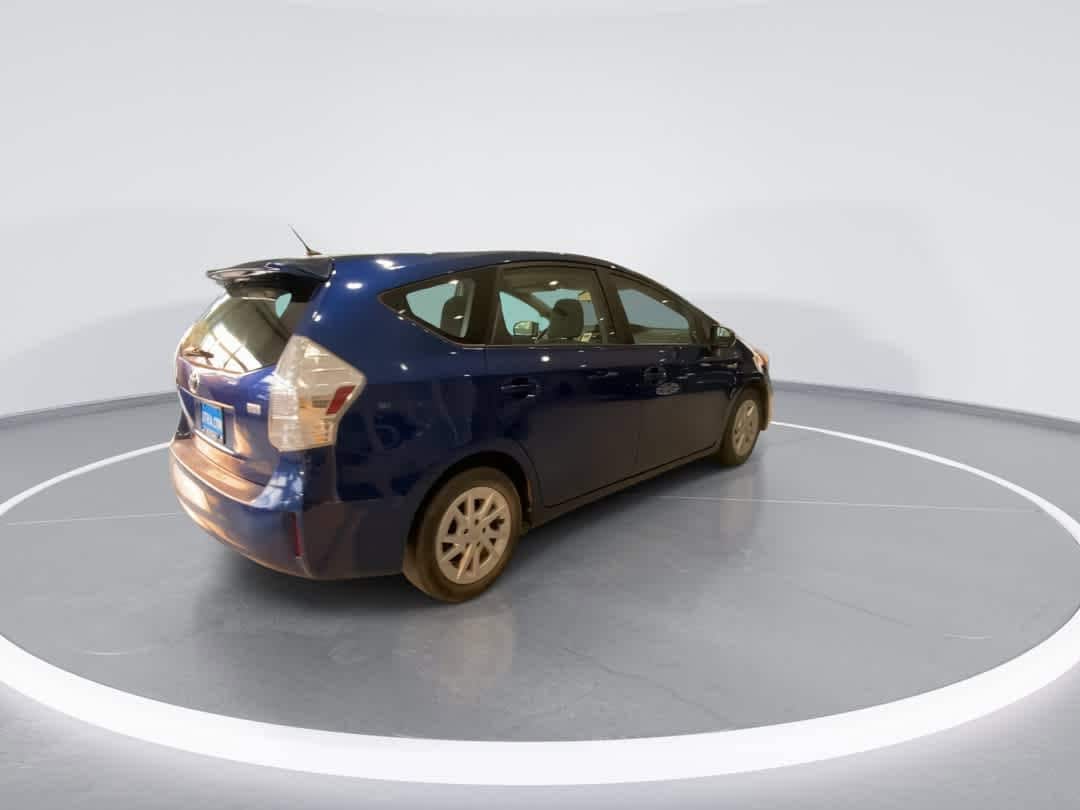 Thumbnail: 2012 Toyota Prius v - 8