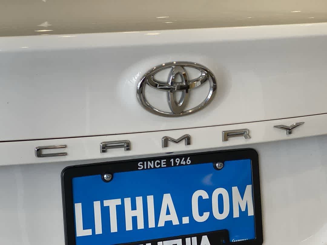 Thumbnail: 2022 Toyota Camry - 11