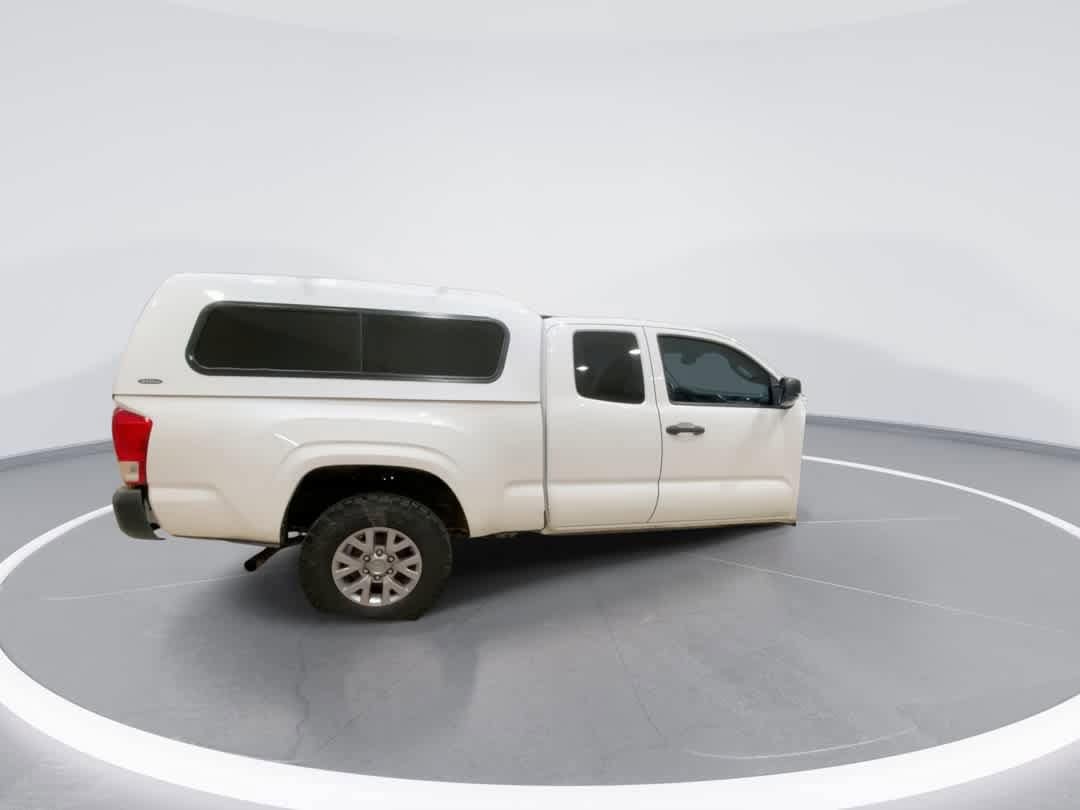 Thumbnail: 2017 Toyota Tacoma - 9