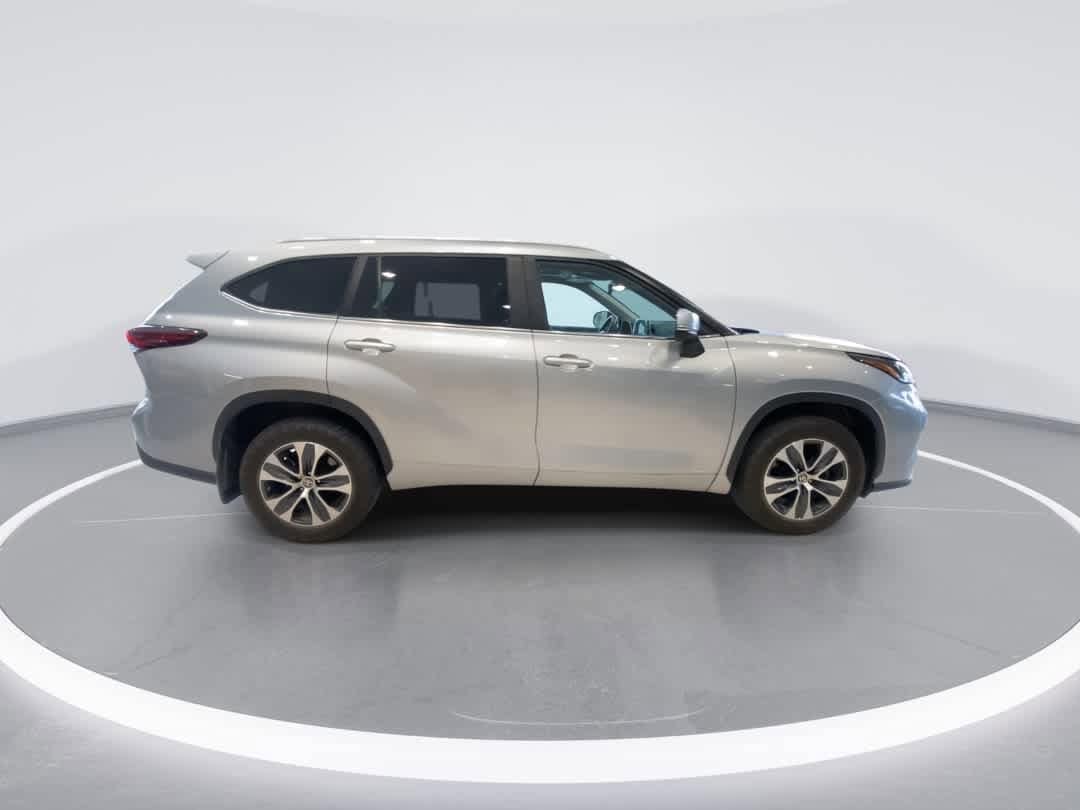 Thumbnail: 2024 Toyota Highlander - 9