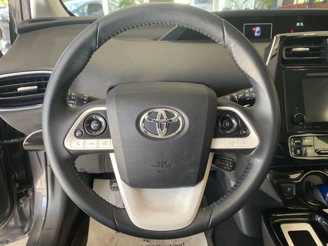 2016 Toyota Prius Three Touring 16