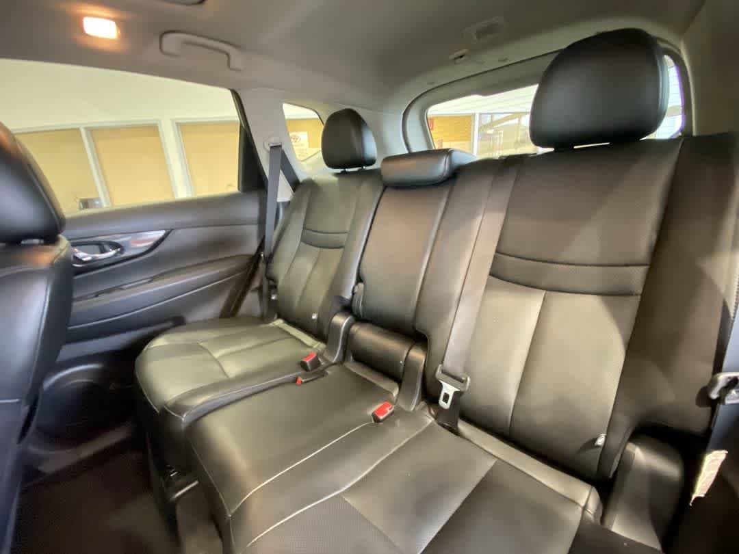 Thumbnail: 2017 Nissan Rogue - 25