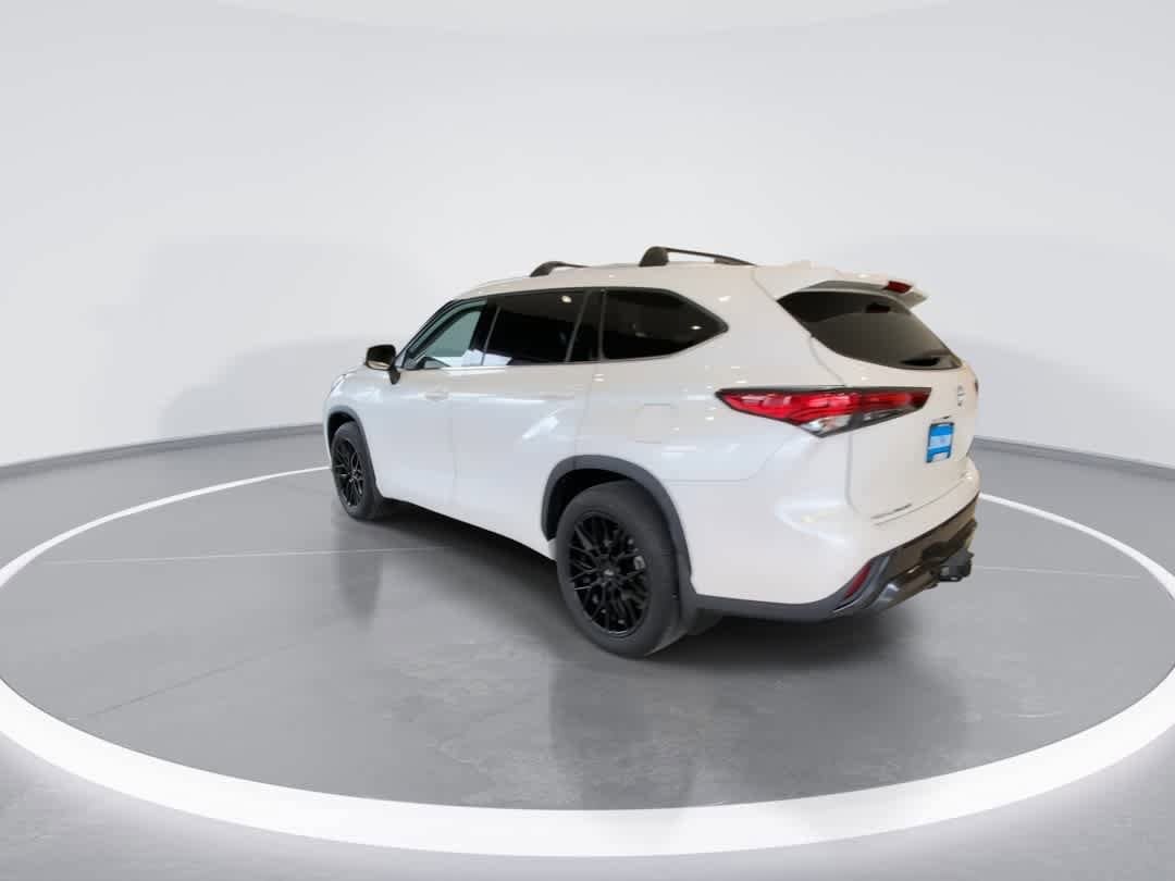 Thumbnail: 2021 Toyota Highlander - 6