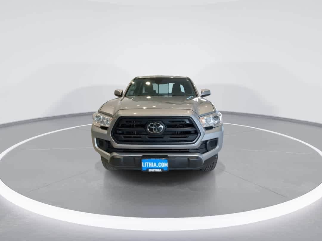 Thumbnail: 2018 Toyota Tacoma - 3