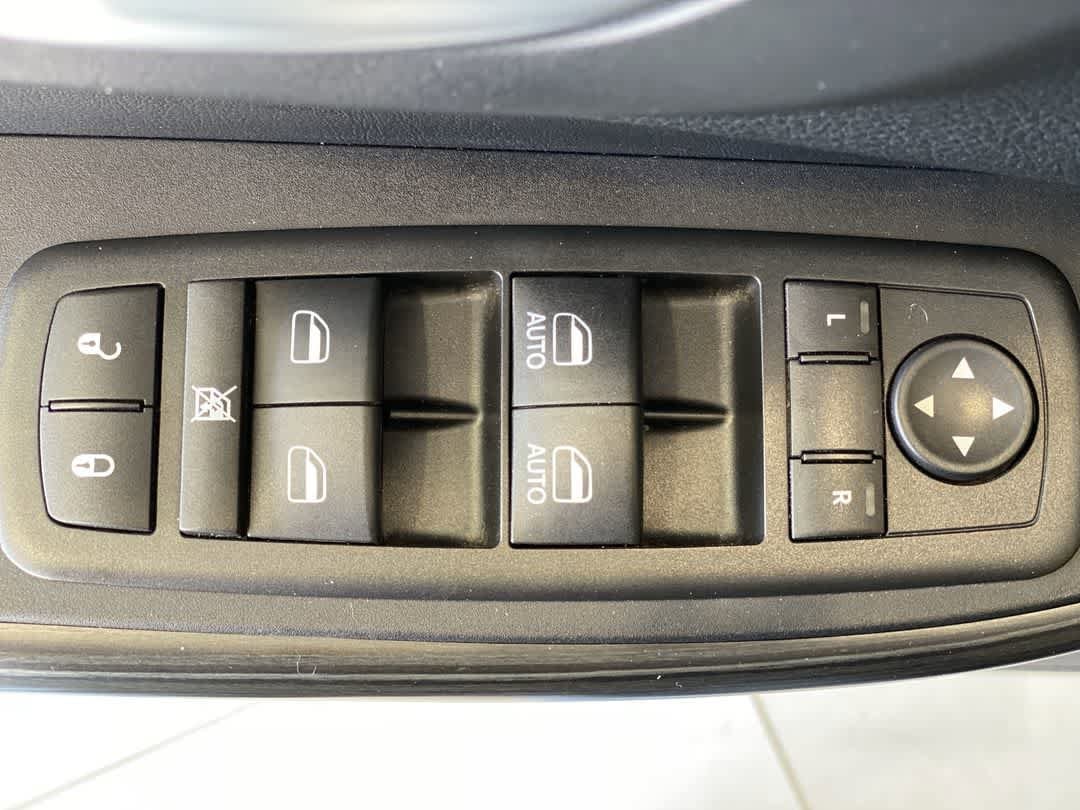 Thumbnail: 2016 Jeep Cherokee - 16