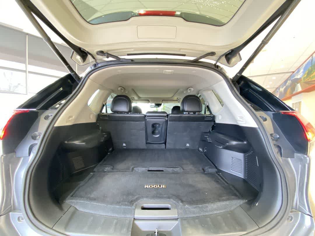 Thumbnail: 2017 Nissan Rogue - 26