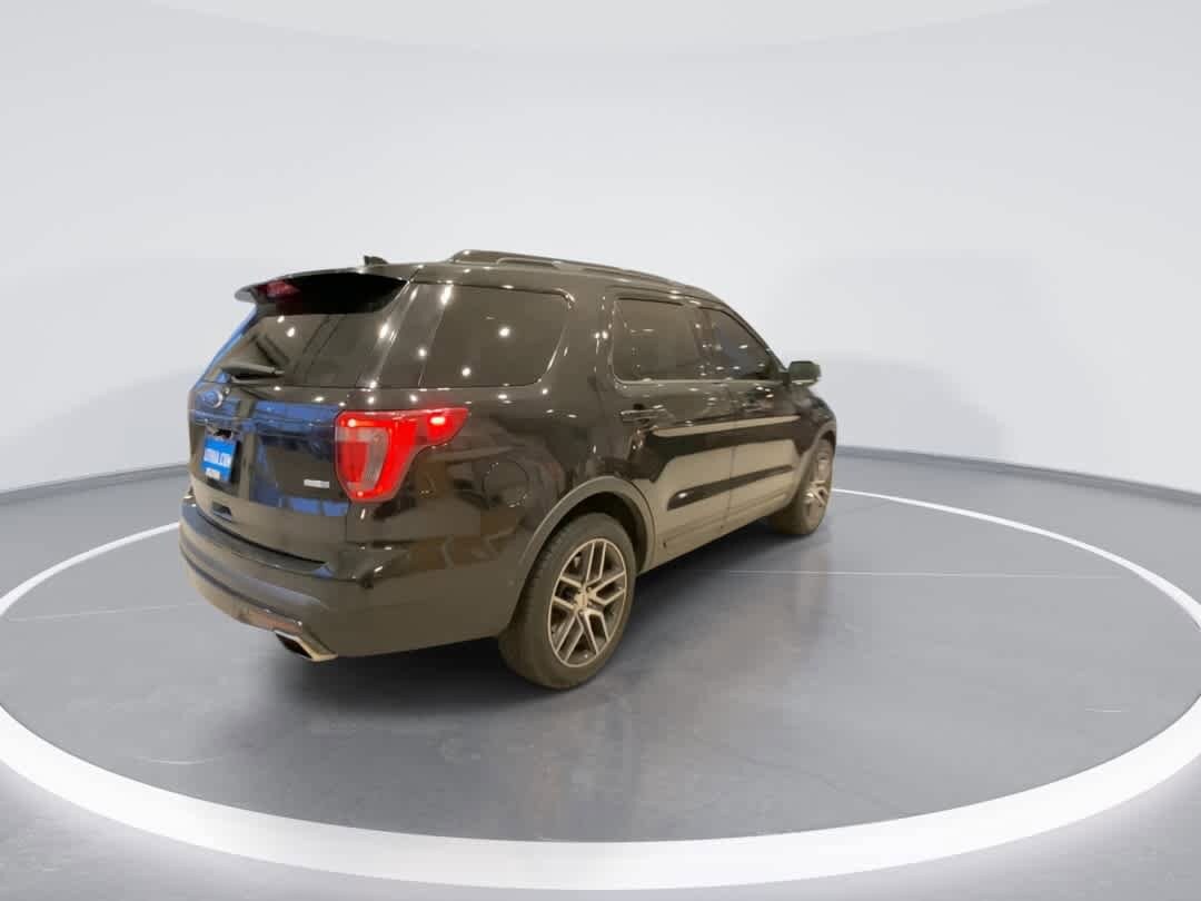 Thumbnail: 2016 Ford Explorer - 8