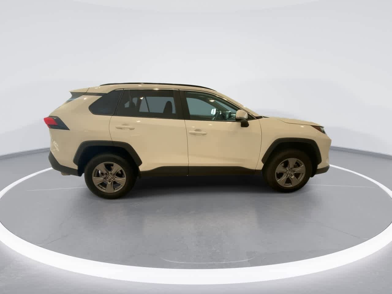 Thumbnail: 2022 Toyota RAV4 - 9