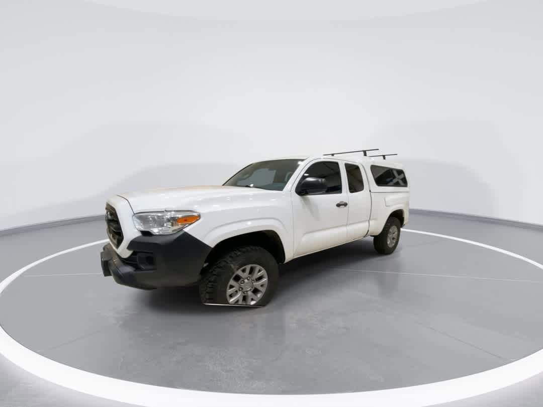 Thumbnail: 2017 Toyota Tacoma - 4