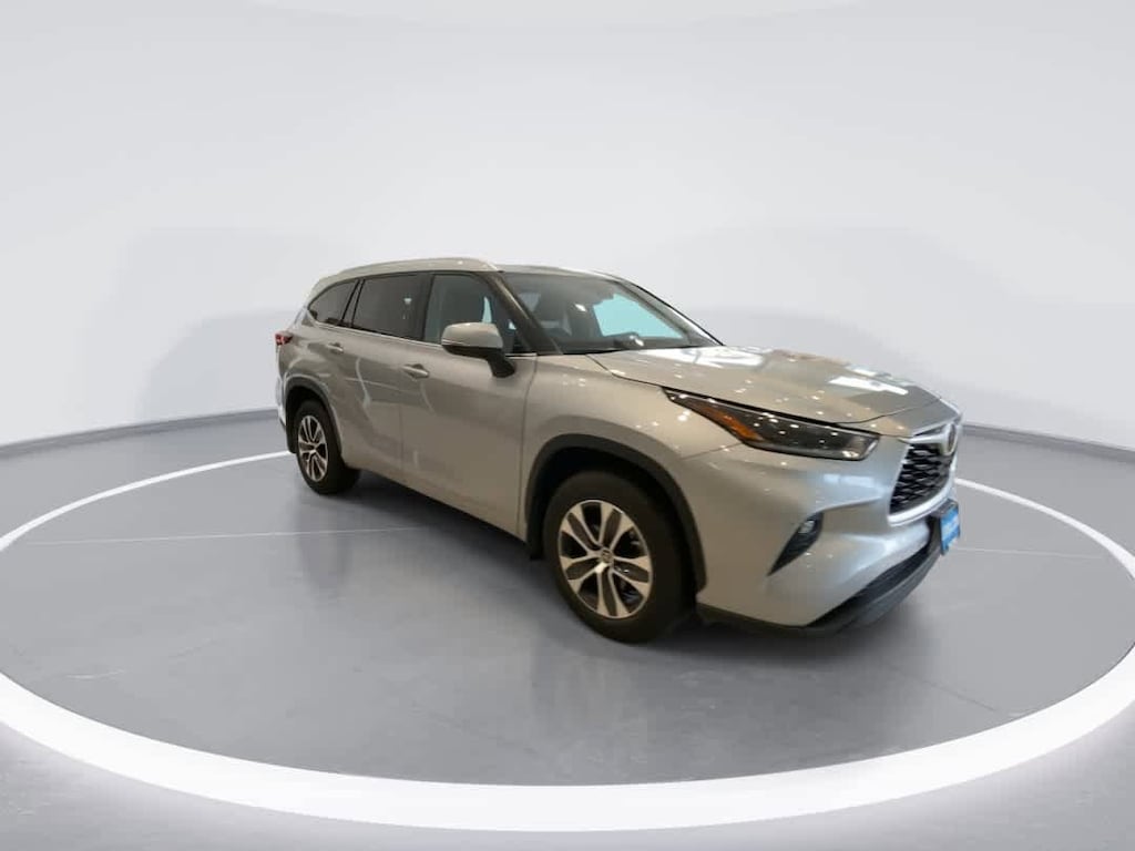 Used 2021 Toyota Highlander XLE SUV