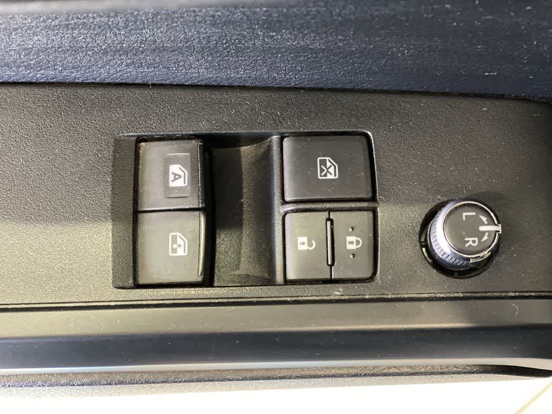 Thumbnail: 2018 Toyota Tacoma - 15