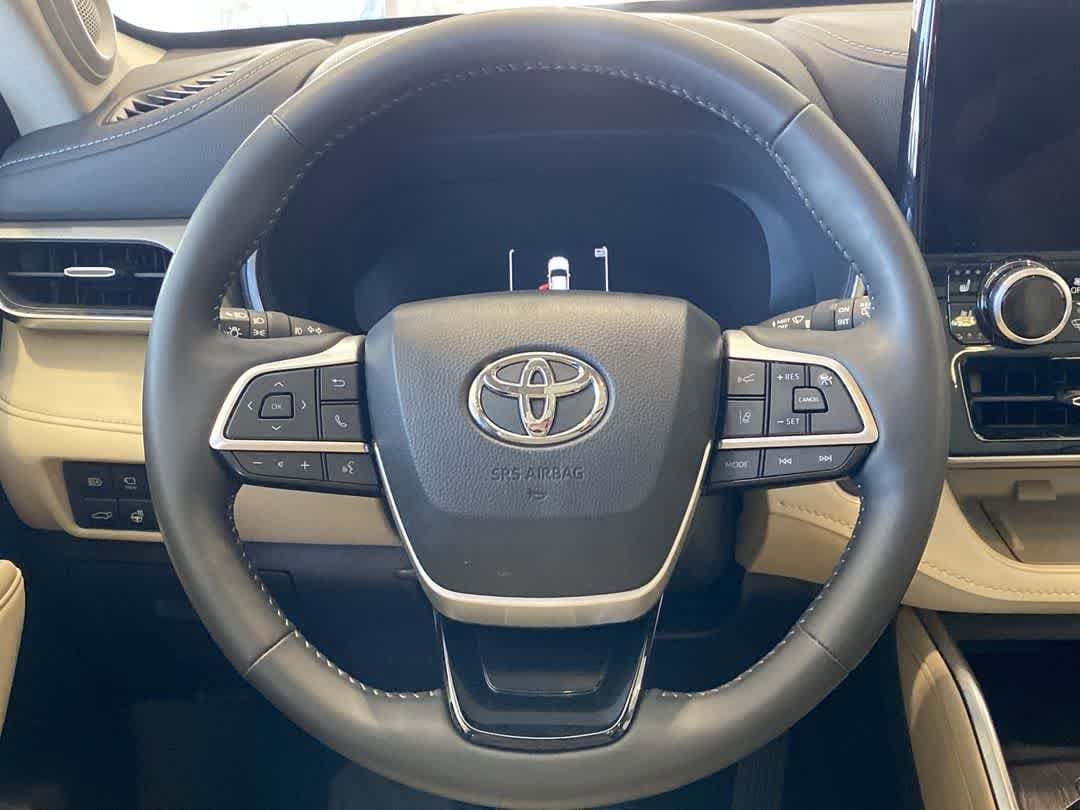 Thumbnail: 2024 Toyota Highlander - 17