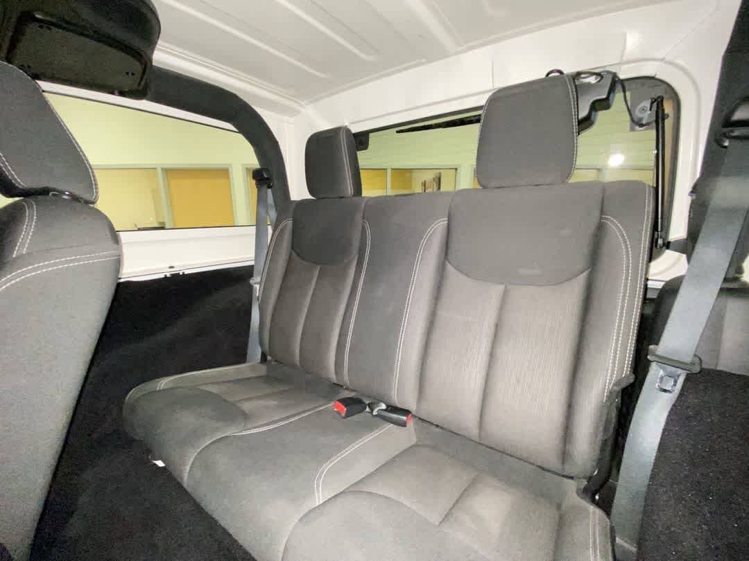 Thumbnail: 2015 Jeep Wrangler - 22