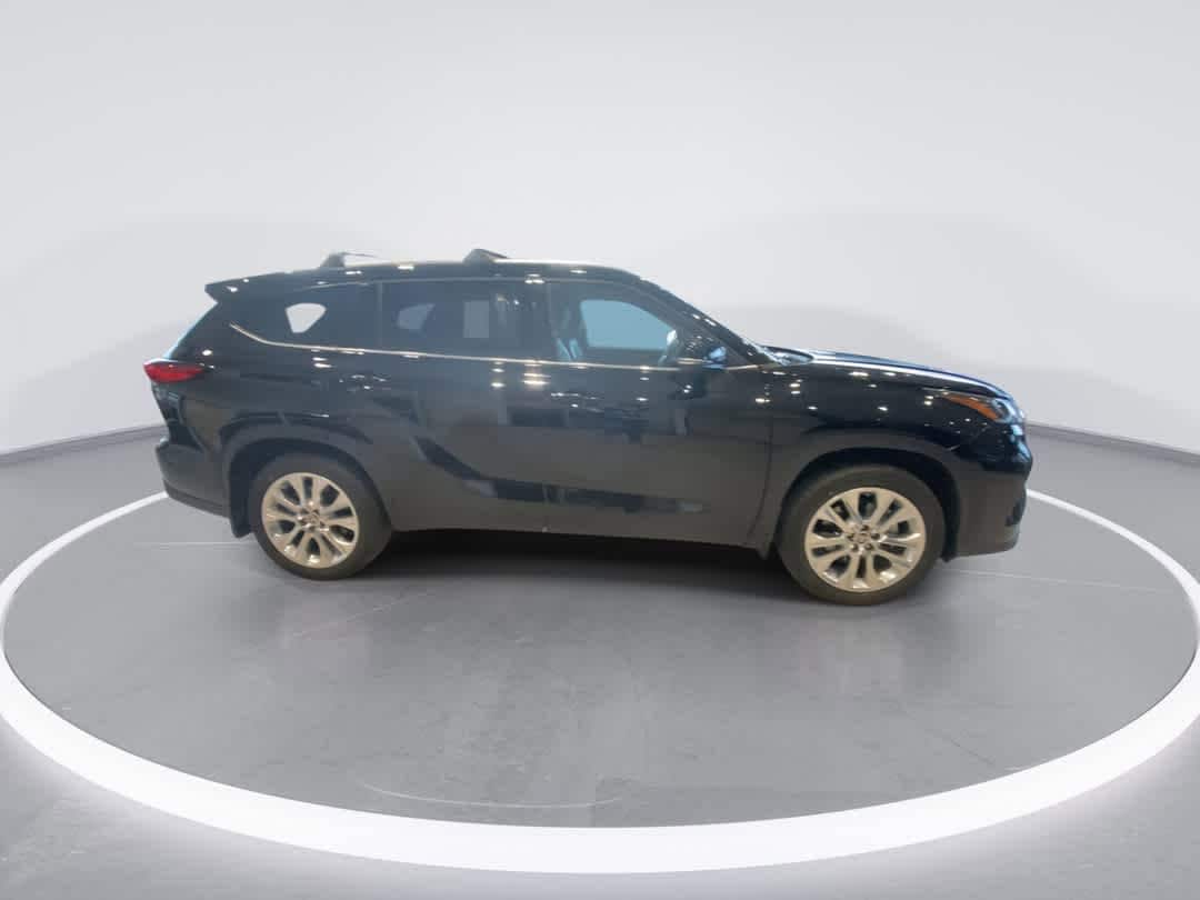 Thumbnail: 2023 Toyota Highlander - 9