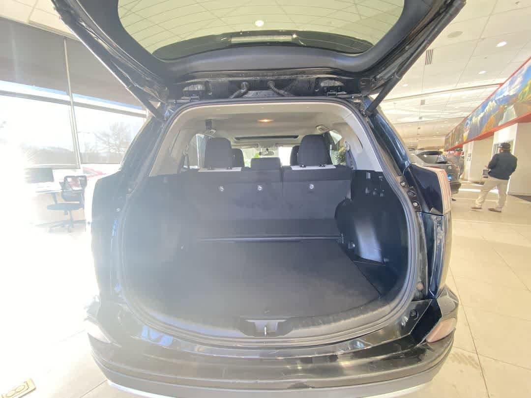 Thumbnail: 2016 Toyota RAV4 - 26