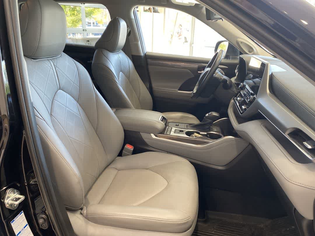 Thumbnail: 2021 Toyota Highlander - 29