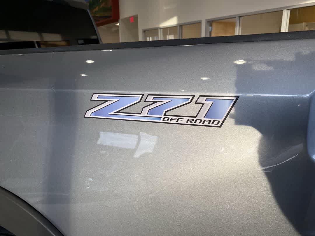 Thumbnail: 2020 Chevrolet Silverado 1500 - 12