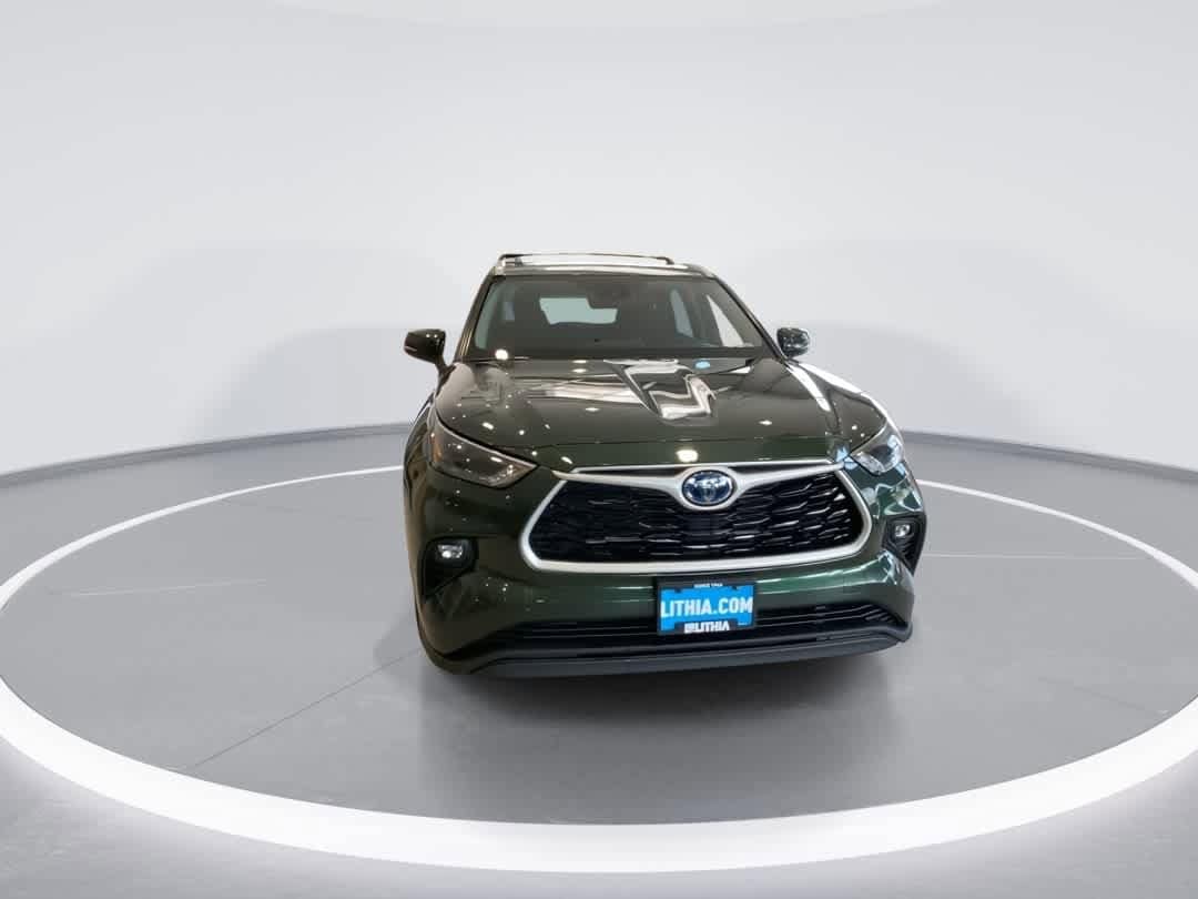 Thumbnail: 2023 Toyota Highlander - 3